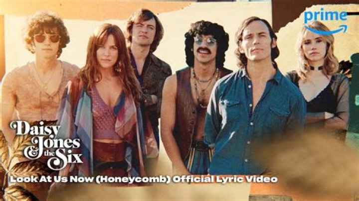 Simu Liu Performs ‘Honeycomb’ From ‘Daisy Jones & The Six’: Watch – Hollywood Life