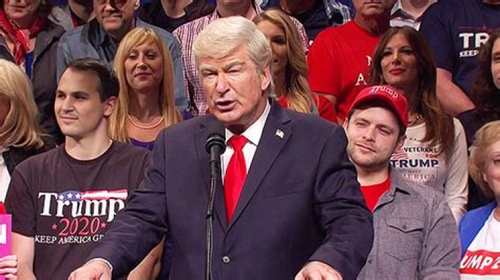 Alec Baldwin’s Trump Rallies With Darrell Hammond’s Bill Clinton – Hollywood Life