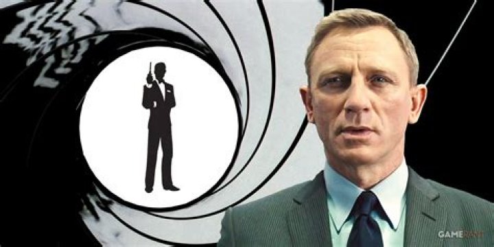 Daniel Craig’s ‘James Bond’ Has Hilarious Winning Streak While Buzzed On Red Bull & Vodka On ‘SNL’