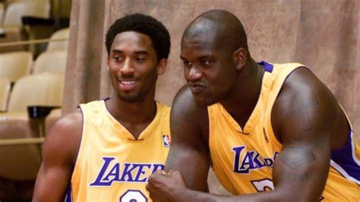 ‘SNL’ Host J.J. Watt Honors Kobe Bryant By Rocking His #24 Lakers Jersey & Shooting A Paper Ball