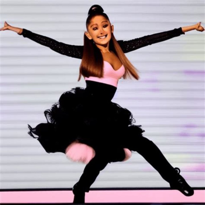 Watch Her Twerk &More – Hollywood Life