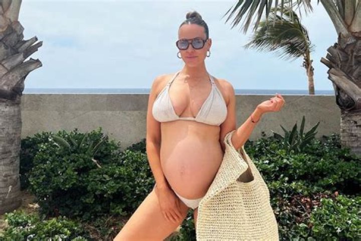 Sophie Turner Wears Bathing Suit, Covers Stomach Amid Pregnancy Rumors – Hollywood Life