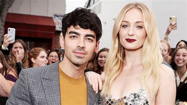 Sophie Turner Parties But Doesn’t Drink At Bar With Joe Jonas Amidst Reports She’s Pregnant