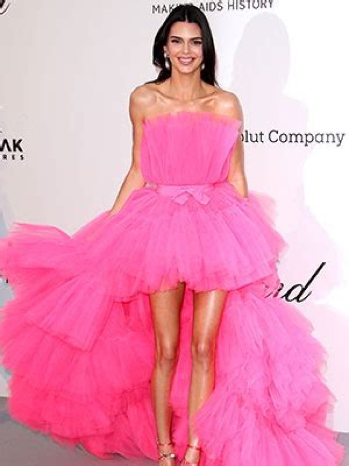 Stars In High-Low Dresses – Pics