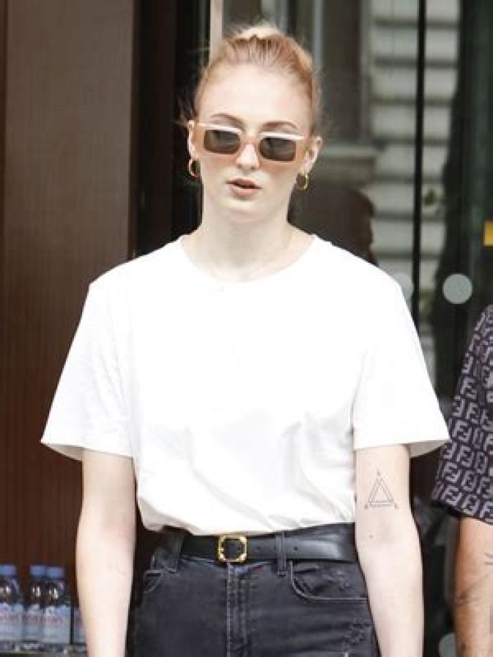 See Pics Of Their Sexy, Oversized T-Shirts – Hollywood Life