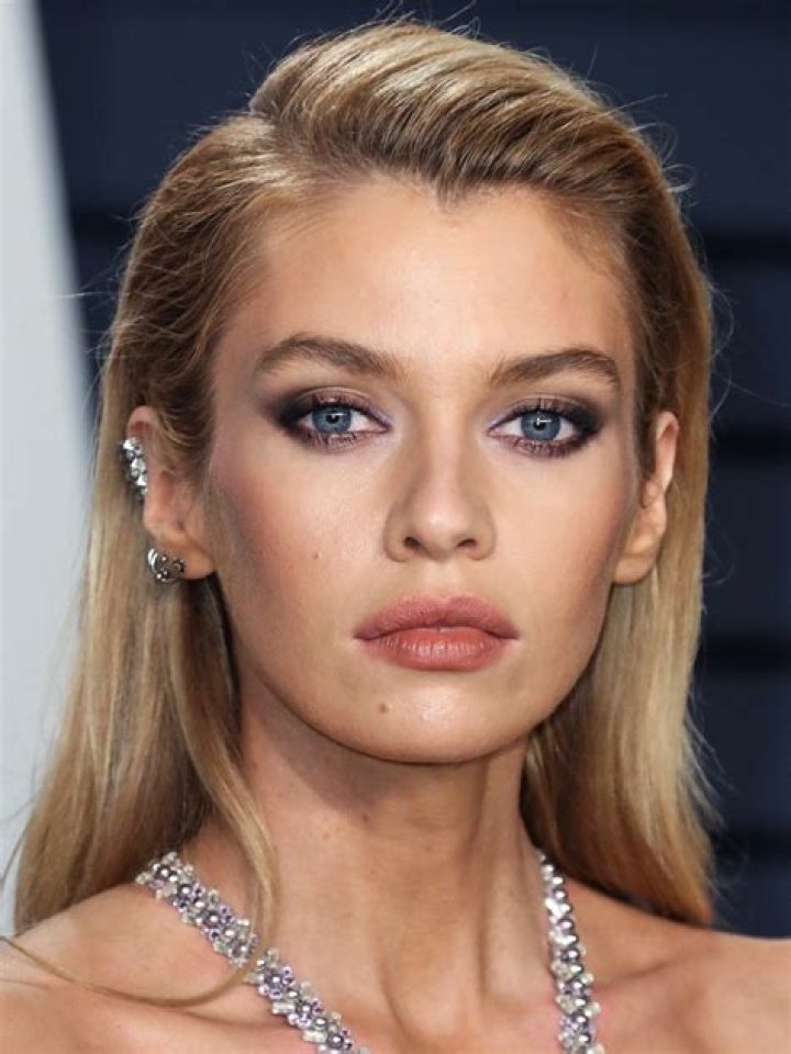Stella Maxwell Celebrity Profile – Hollywood Life