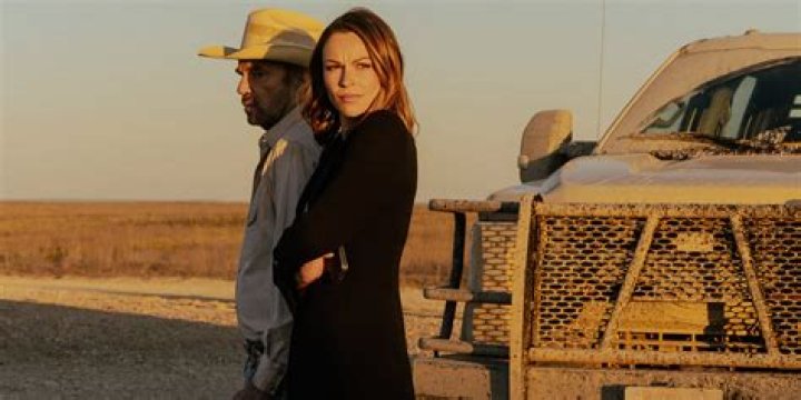 Reveals Bare Butt & Abs – Hollywood Life