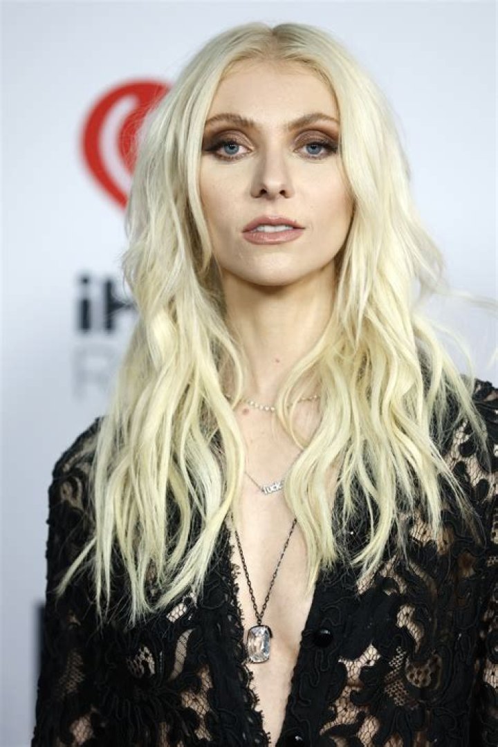 Taylor Momsen – Hollywood Life