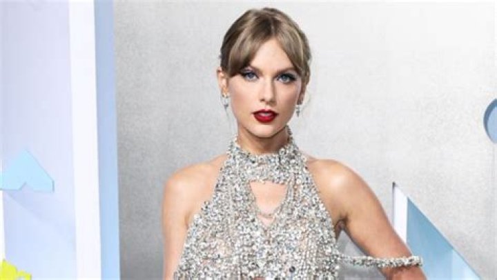 Girls Night! Taylor Swift Steps Out With Selena, Gigi, Sophie, Brittany and More in NYC