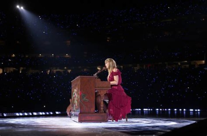 Taylor Swift News, Music, Photos And Videos – Hollywood Life