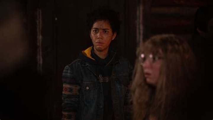 Derek Bites Allison’s Mom — Season 2 Episode 8 RECAP – Hollywood Life