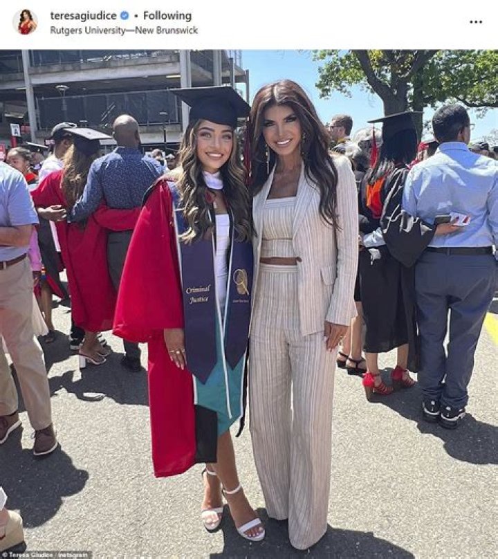 Teresa Giudice Shows Gia Moving Into College — Emotional Video – Hollywood Life