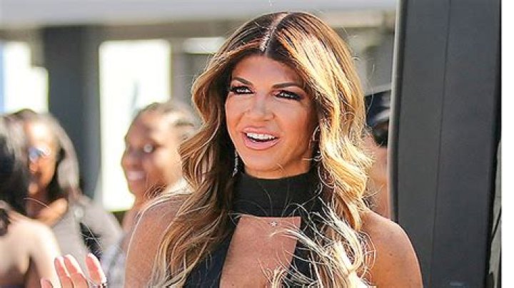 Teresa Giudice ‘Loved’ Blonde Wig But Has ‘No Plans’ To Change Look – Hollywood Life