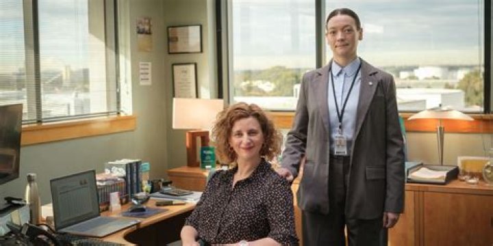 Jim & Pam Move, Michael Scott Returns – Hollywood Life