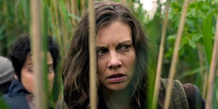 Carol & Maggie Escape The Saviors In Season 6, Episode 13 – Hollywood Life