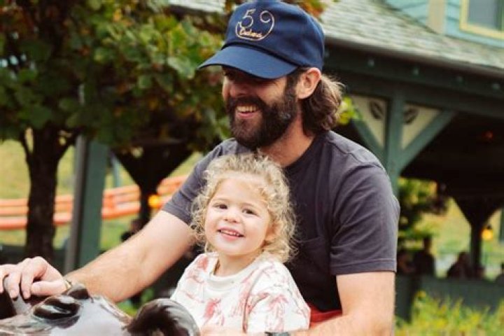 Thomas Rhett’s Daughter Interrupts Him Singing A Song About Parenthood – Hollywood Life