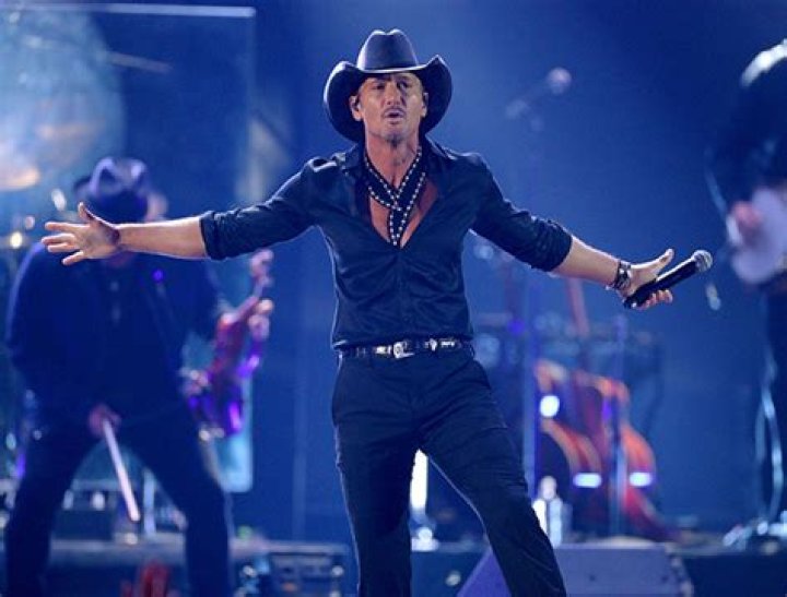 Tim McGraw’s Acoustic Version Of Shania Twain’s ‘You’re Still The One’ – Hollywood Life