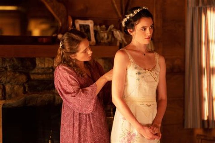 ‘Tiny Beautiful Things’ Boss On Sarah Pidgeon & Season 2 (Exclusive) – Hollywood Life