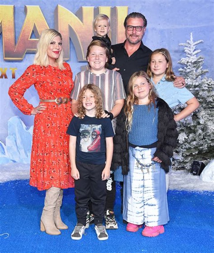 Tori Spelling Says Dean McDermott’s Ex’s Daughter Is Living With Them – Hollywood Life