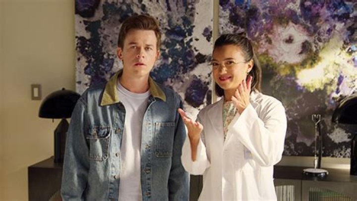 ‘Unstable’ Star On Luna & Jackson’s Romance & Season 2 (Exclusive) – Hollywood Life