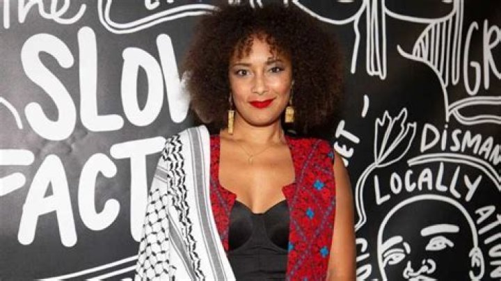 Who Is Amanda Seales? Facts On The Comedian & Actress – Hollywood Life