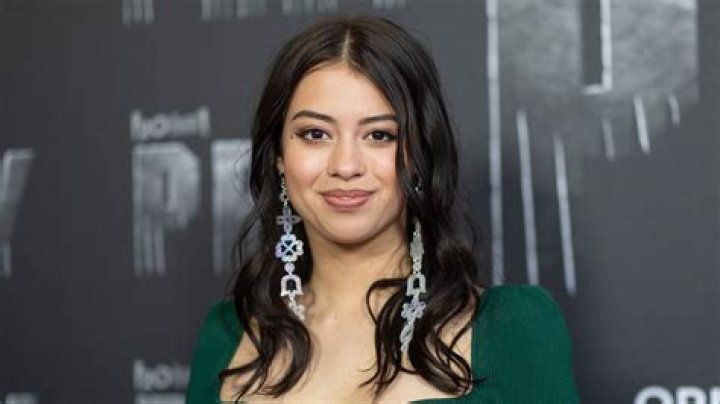 Who Is Amber Midthunder? About The Breakout Star Of ‘Prey’ – Hollywood Life