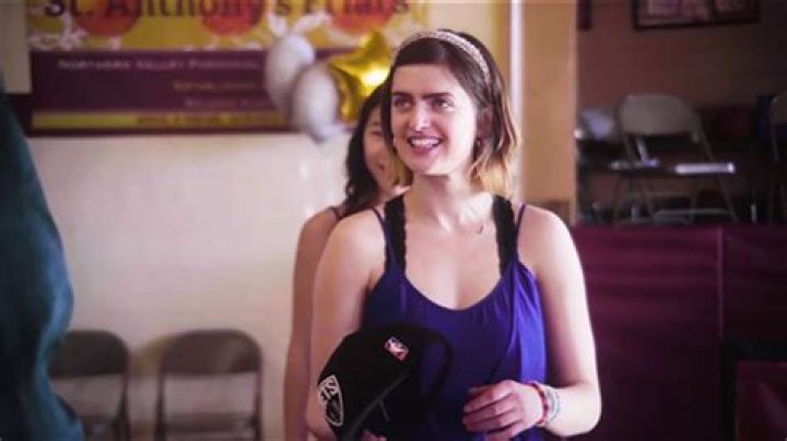 Who Is Chloe Troast? All About the New ‘SNL’ Cast Member – Hollywood Life