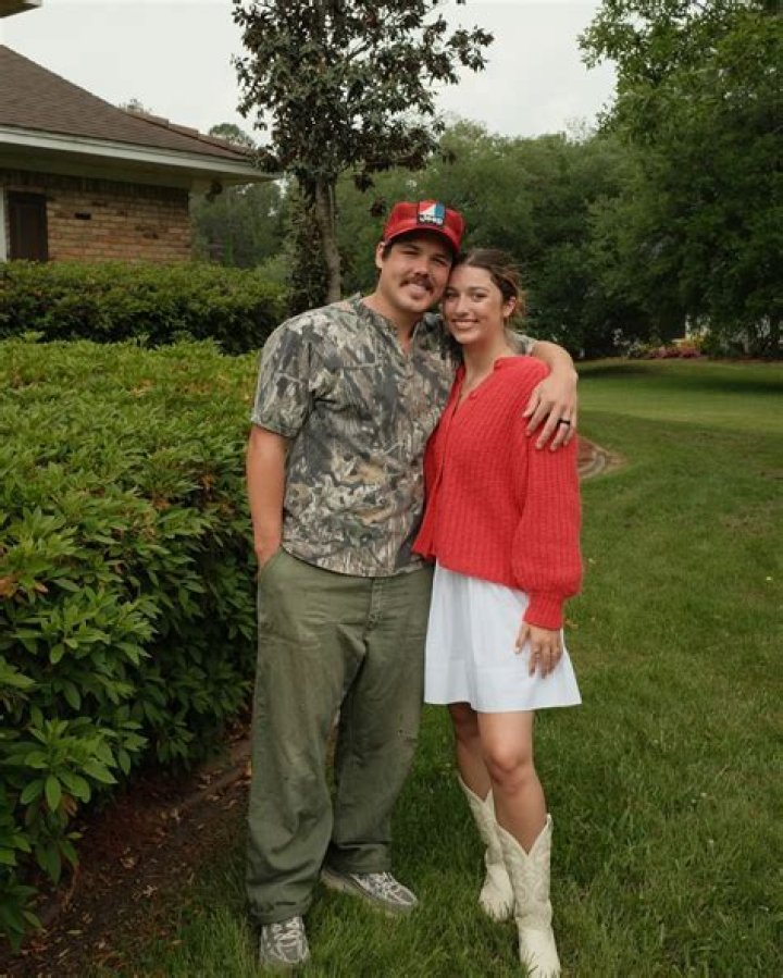 Who Is Jacob Mayo? 5 Things About Bella Robertson’s Husband – Hollywood Life