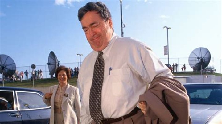 Who Is Jerry Krause? 5 Things About NBA Executive In ‘The Last Dance’  – Hollywood Life