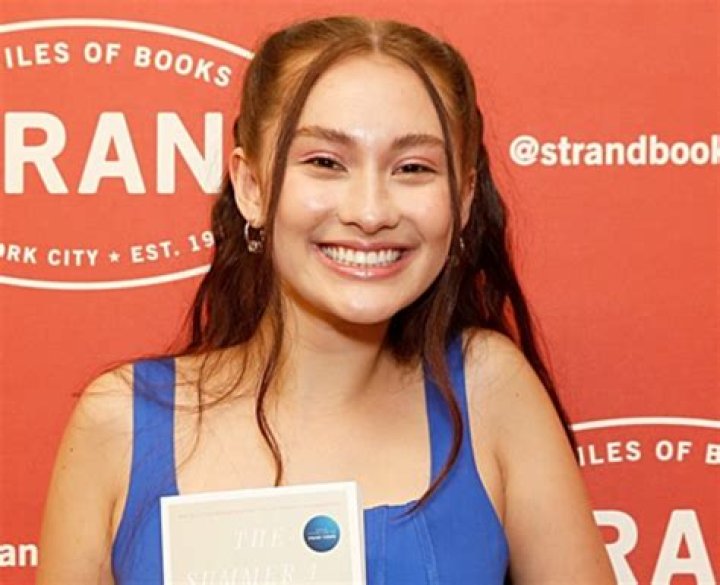 Who Is Lola Tung? About The Newcomer In ‘The Summer I Turned Pretty’ – Hollywood Life