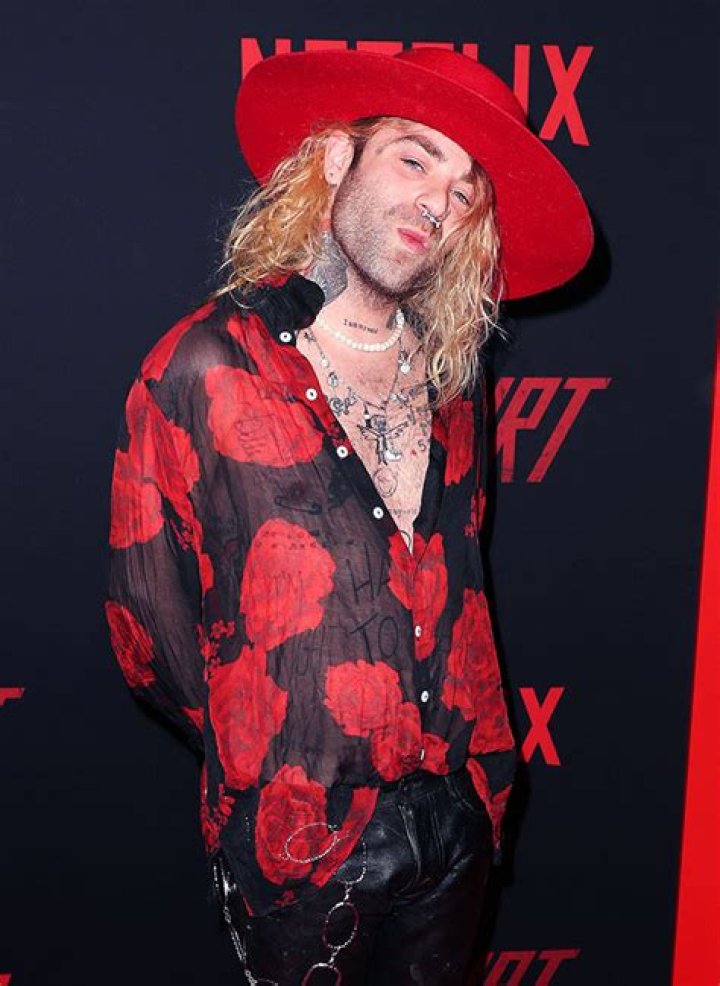 Who Is Mod Sun? Find Out About Avril Lavigne’s Fiancé – Hollywood Life