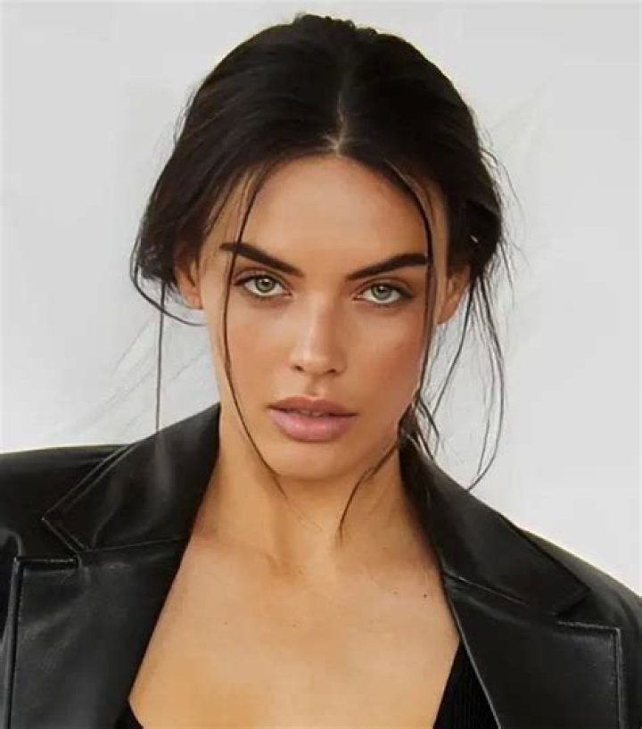 Who Is Monika Clarke? 5 Things On Australian Model Kissing Sam Heughan – Hollywood Life