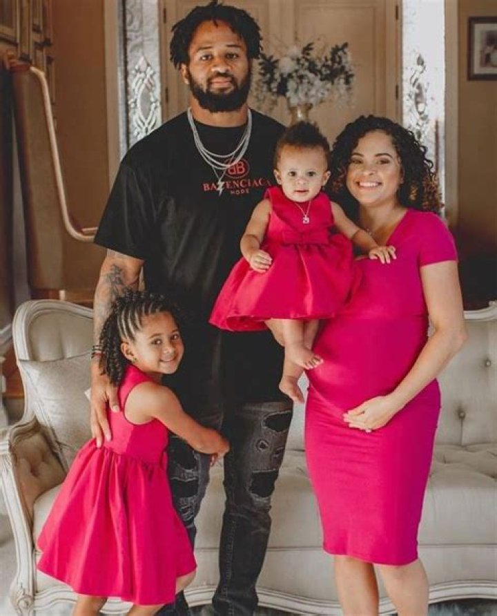 Who Is Nina Thomas? Earl Thomas’ Wife Pointed A Gun At Him, Police Say – Hollywood Life