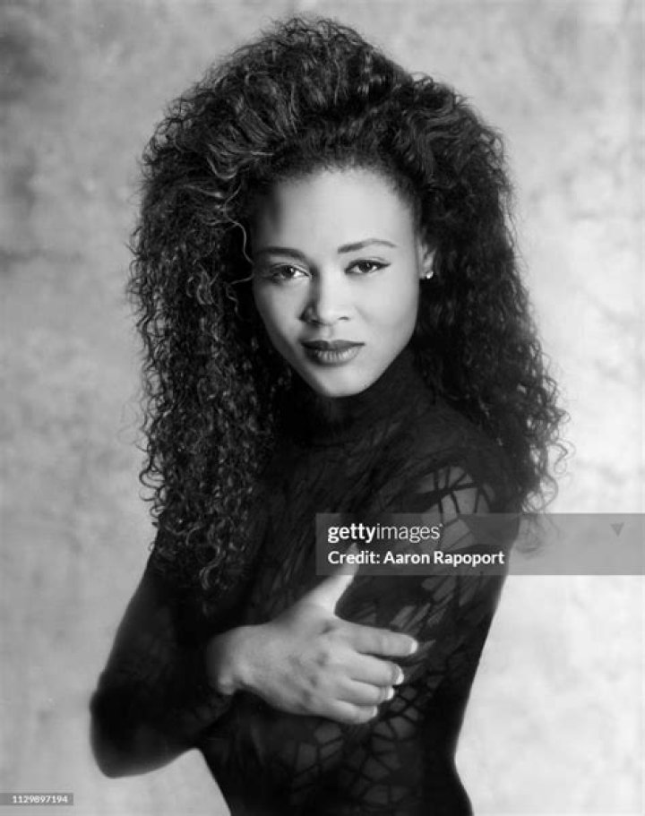 5 Facts About The Actress – Hollywood Life