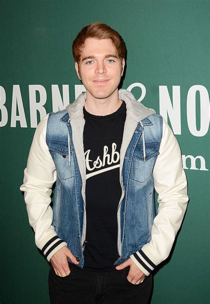 Who Is Shane Dawson? 5 Facts About Famed YouTube Star – Hollywood Life
