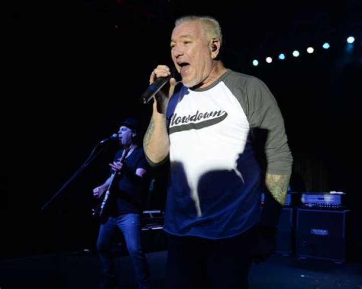 5 Things On The Smash Mouth Singer Who Retired – Hollywood Life