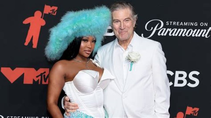 Who Is Summer Walker? 5 Facts About The Pregnant Singer – Hollywood Life