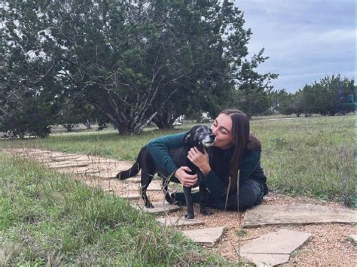 Who Is Sydney Chandler? 5 Things About Kyle Chandler’s Daughter – Hollywood Life