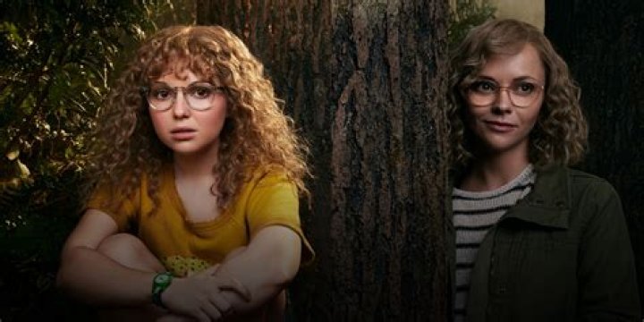 ‘Yellowjackets’ Star Knows Who The Antler Queen Is & Talks Misty & Ben – Hollywood Life