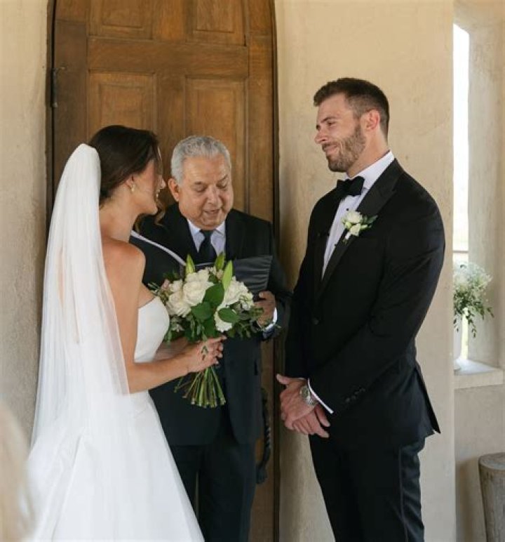 Zach Shallcross & Kaity Biggar Are Engaged & Go IG Official – Hollywood Life