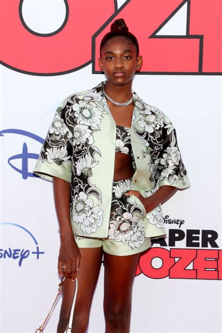 Zaya Wade Hugs New Significant Other In New Easter Photos – Hollywood Life