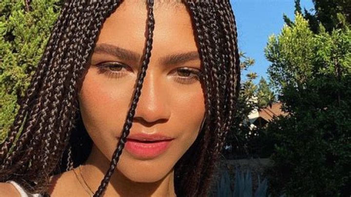 Zendaya Glows In Stunning Selfies On Labor Day Weekend & Fans Rave Over The Pics