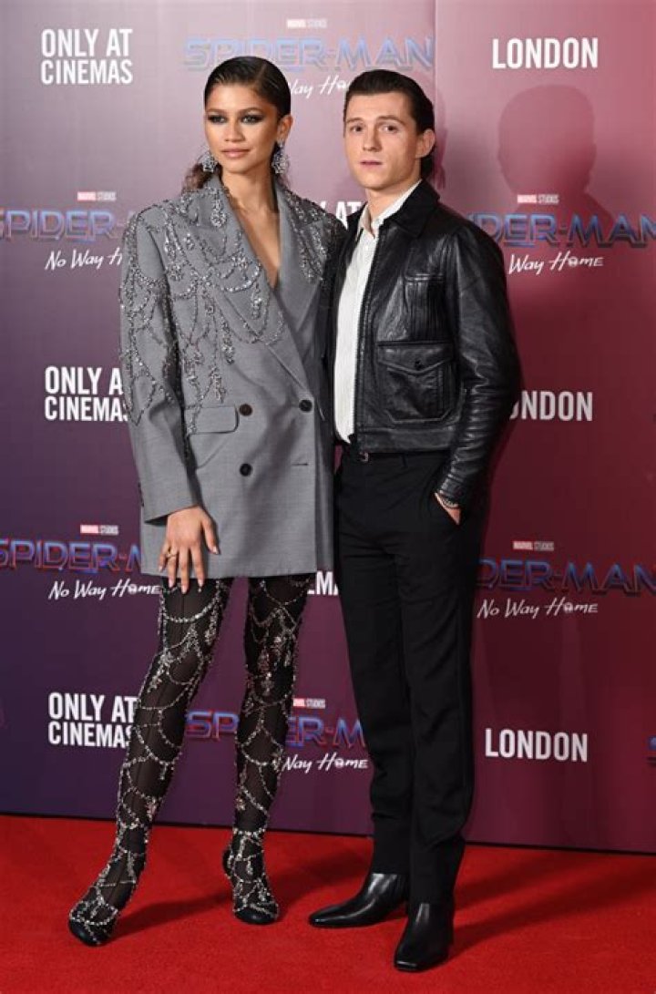 Zendaya & Tom Holland Can’t Keep Their Eyes Off Each Other At ‘Spider-Man’ Photocall