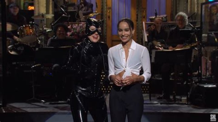 Kate McKinnon & More Crash Zoe Kravitz’s SNL Monologue As Cat Women – Hollywood Life